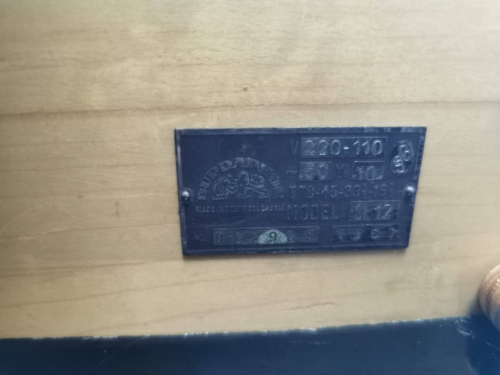 Armoire Gramophone par Jindrich Halabala