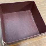 Straw-marked box