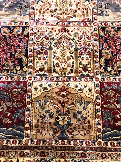Wool carpets, cloisonné decorations of birds and gardens, mechanical weaving. New condition.