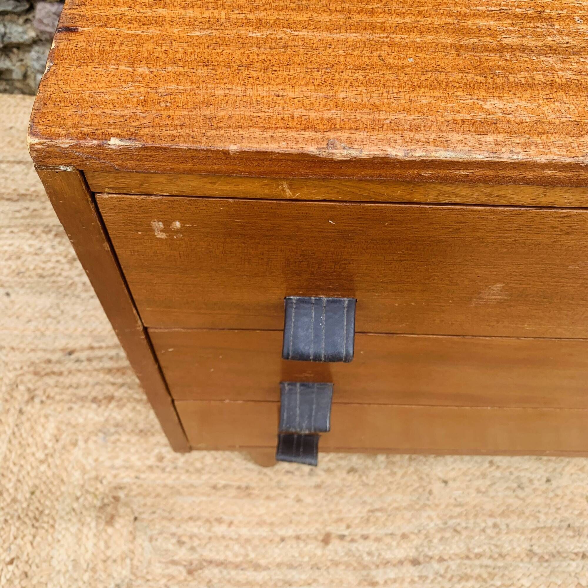 Vintage chest of drawers with leather handles – 1950s/60s