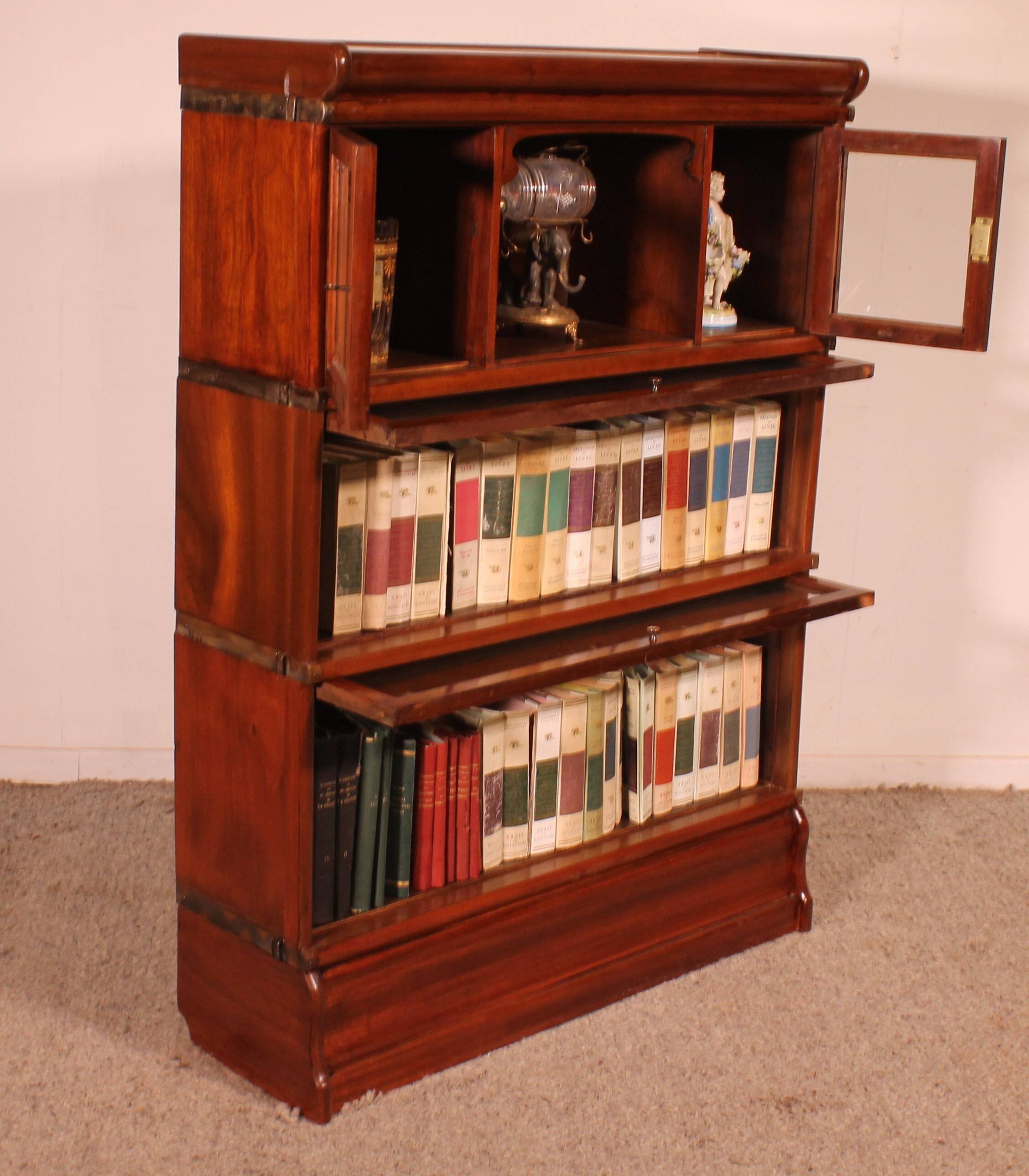 Globe Wernicke Library in Mahogany with 3 pieces and a small cabinet.