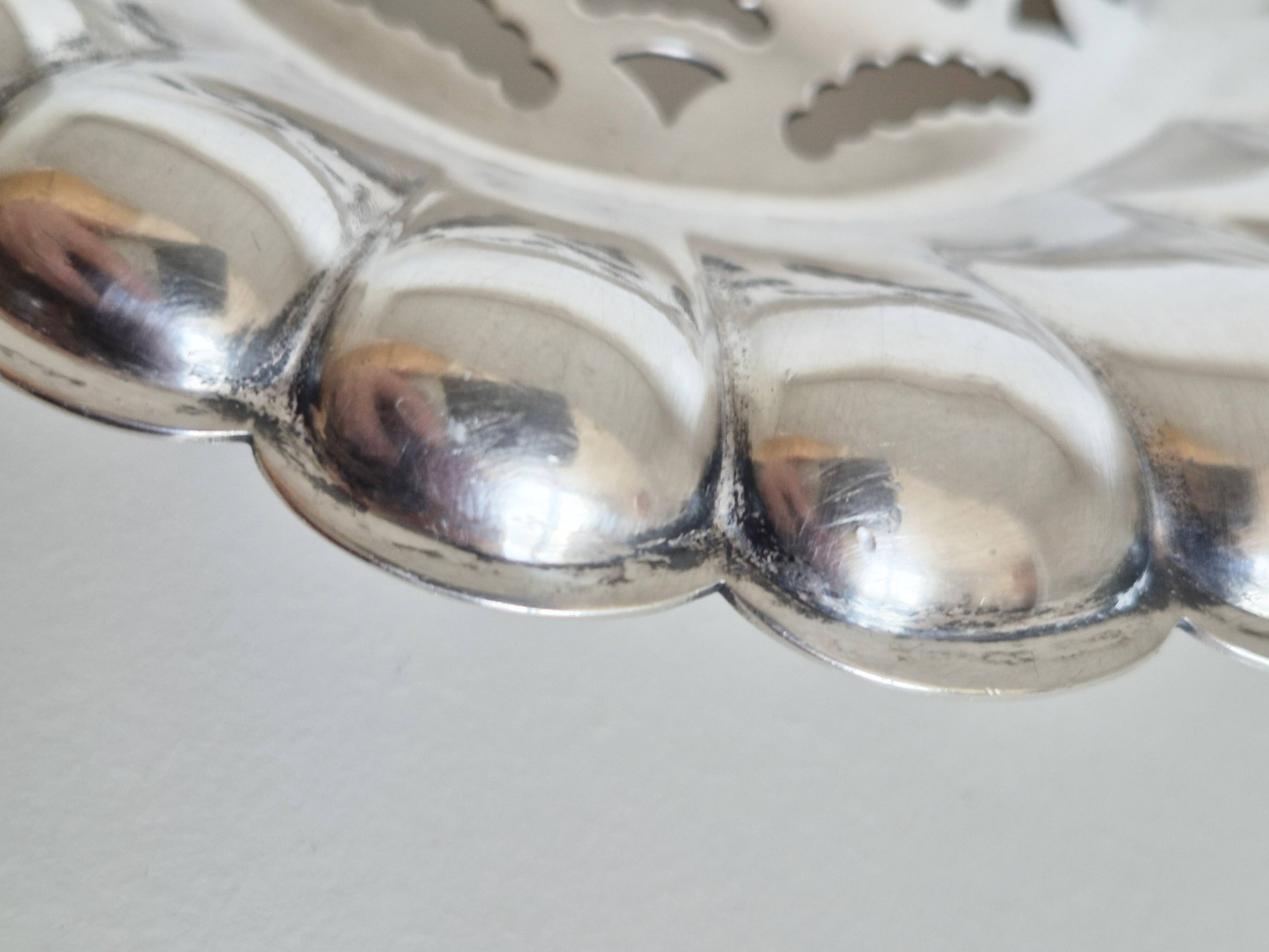 Silver scallop shell butter dish.