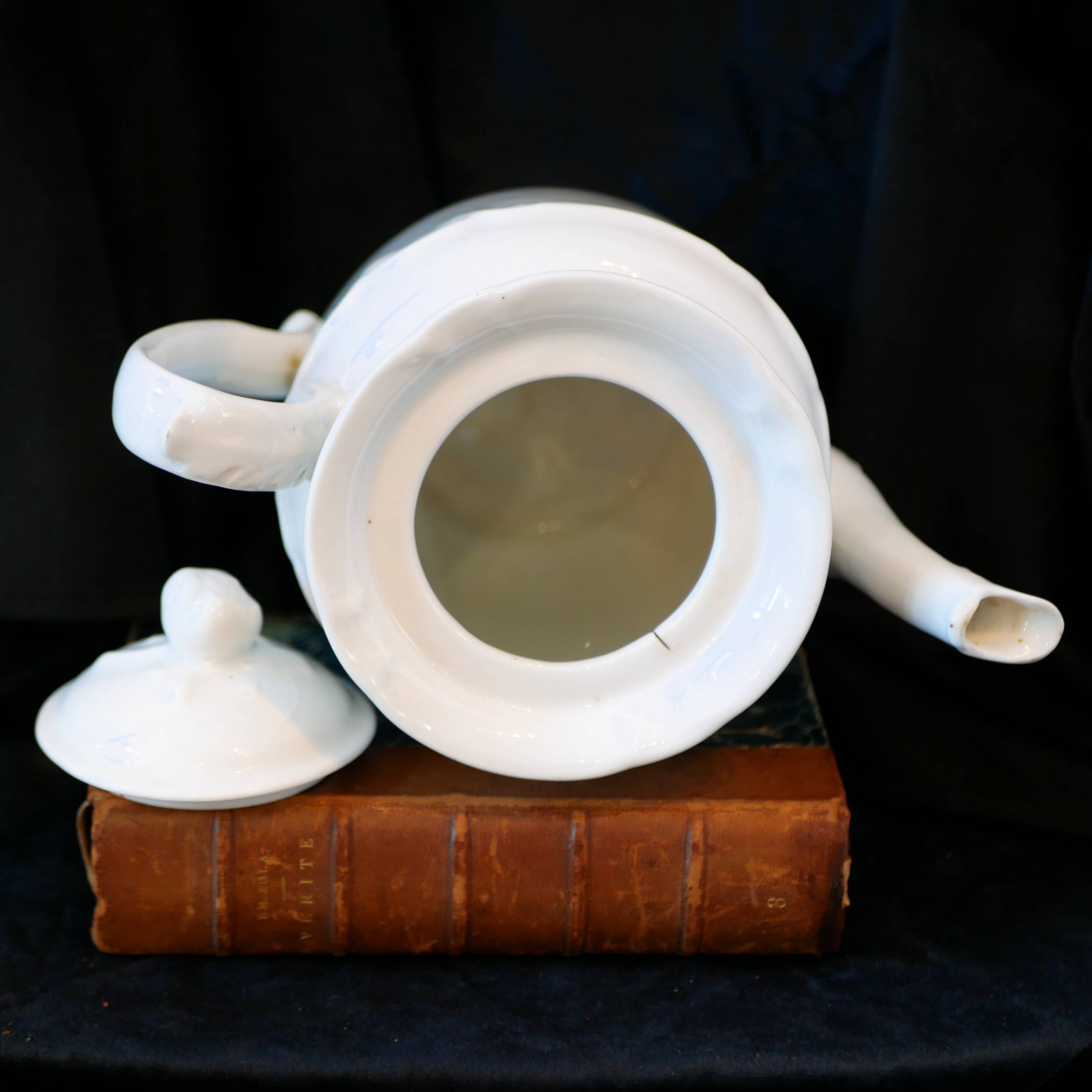 Grande théière en porcelaine blanche