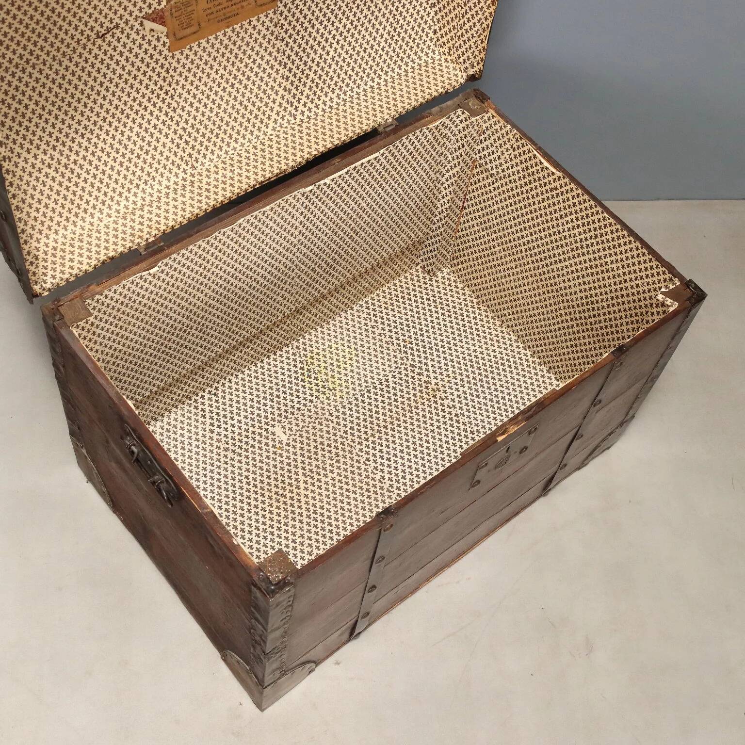 Antique chest in stained oak and iron, Italy, 19th century.