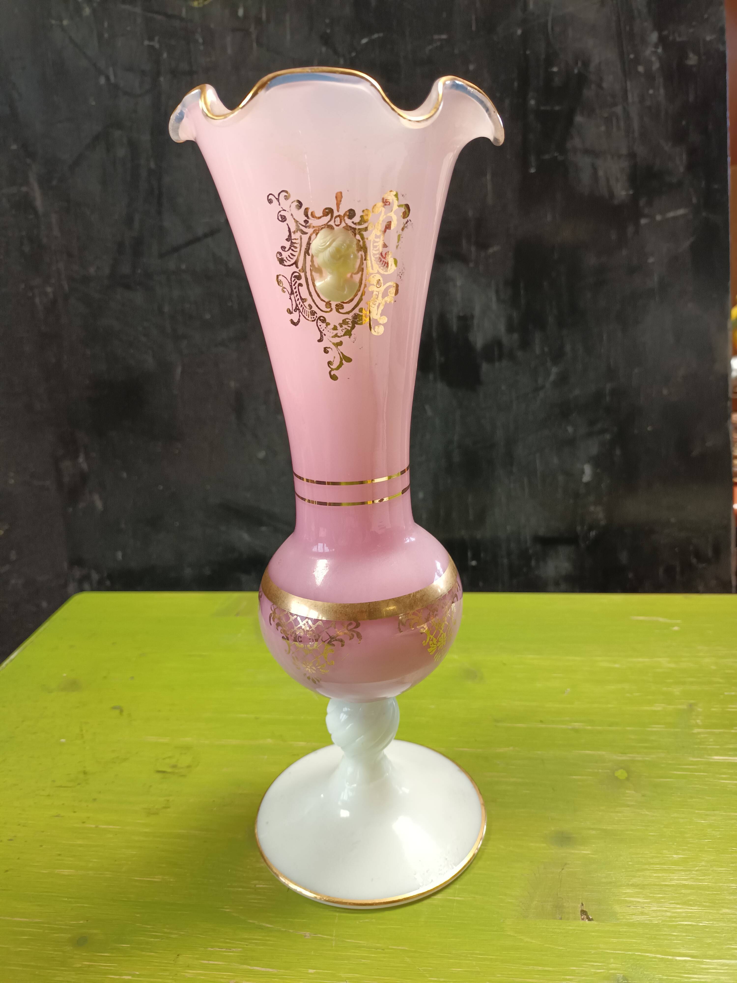 Opaline vase pink and white marquise