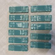 11 porte couteaux en céramique signés Jean Garillon