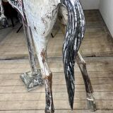 Cheval de manège en bois sculpté et patiné