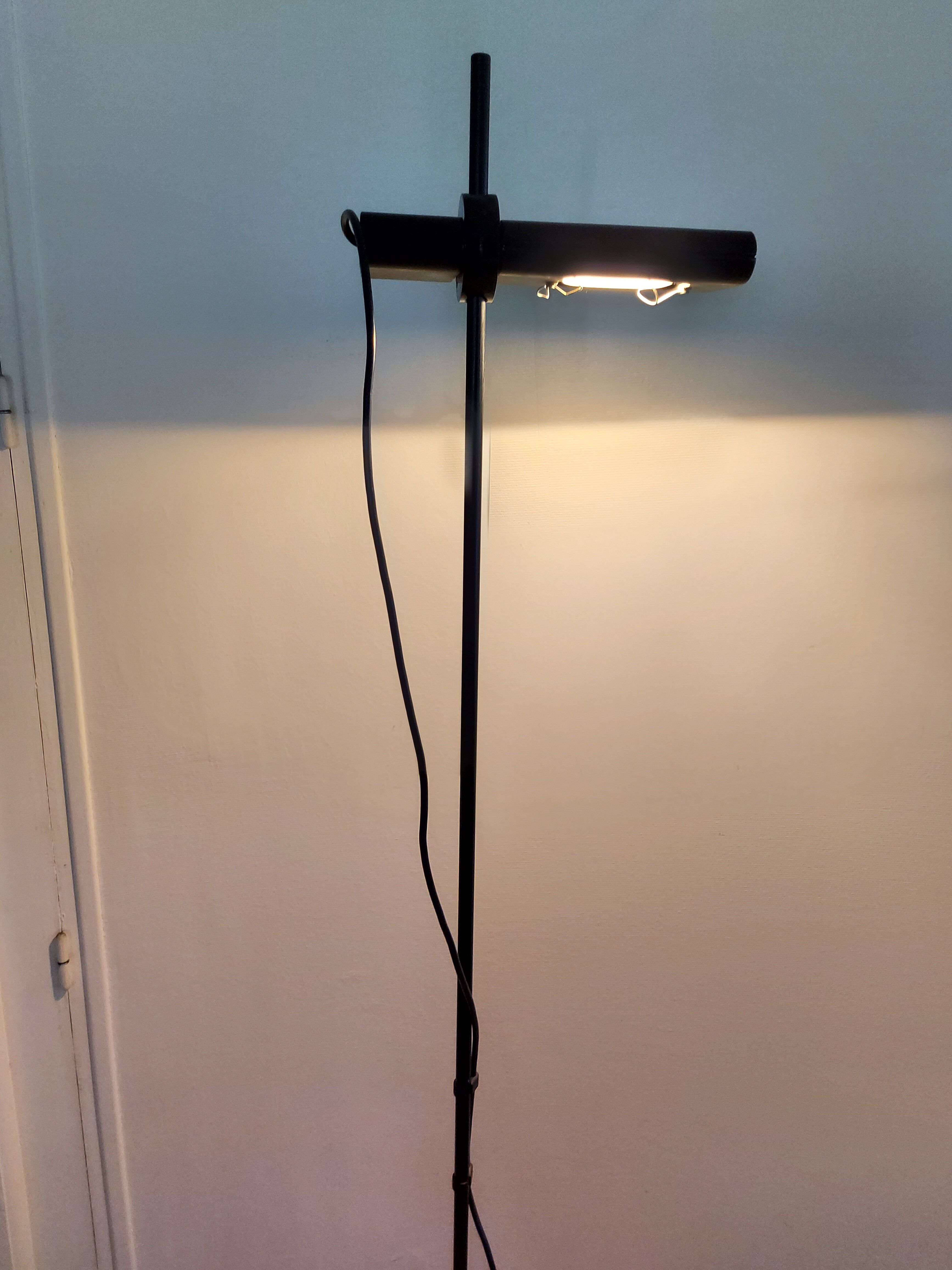 Gismondi lamppost for Artemide model Aton Terra