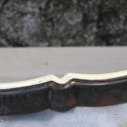 Plateau ancien en métal argenté et bords dorés – Motifs de grappes de raisin