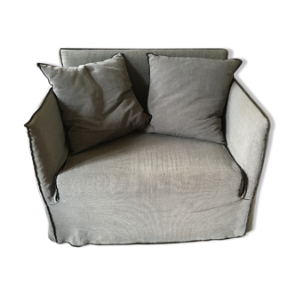 Fauteuil ghost dessiné par Paola Navone
