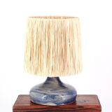 Lampe bleue en grès, abat jour en raphia, années 60