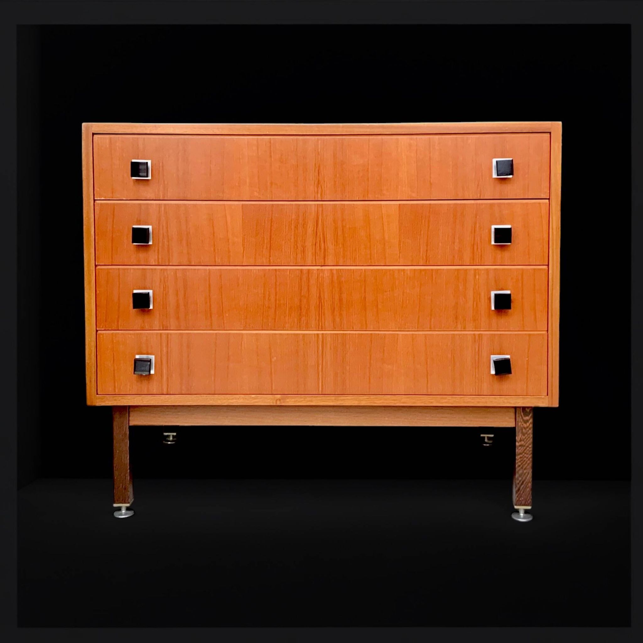 Commode vintage style scandinave - Combineurop