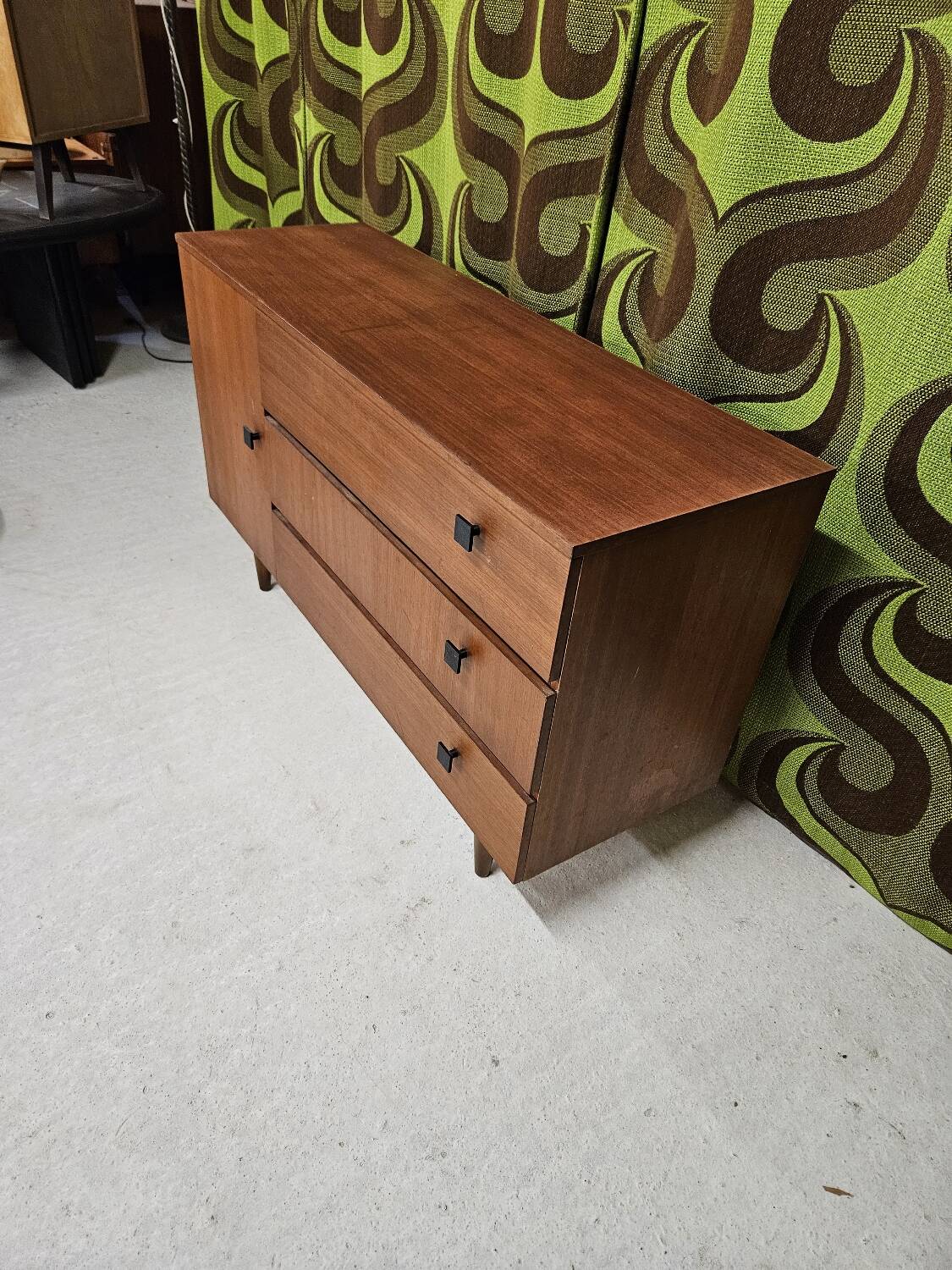 Teak veneer shoe cabinet 1970