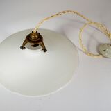 Suspension et rosace, en opaline et porcelaine