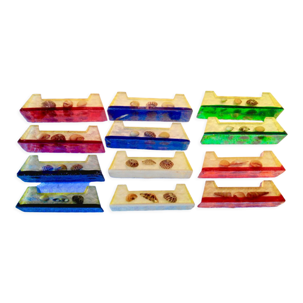 12 anciens porte- couteaux en résine inclusion coquillages vintage 60/70