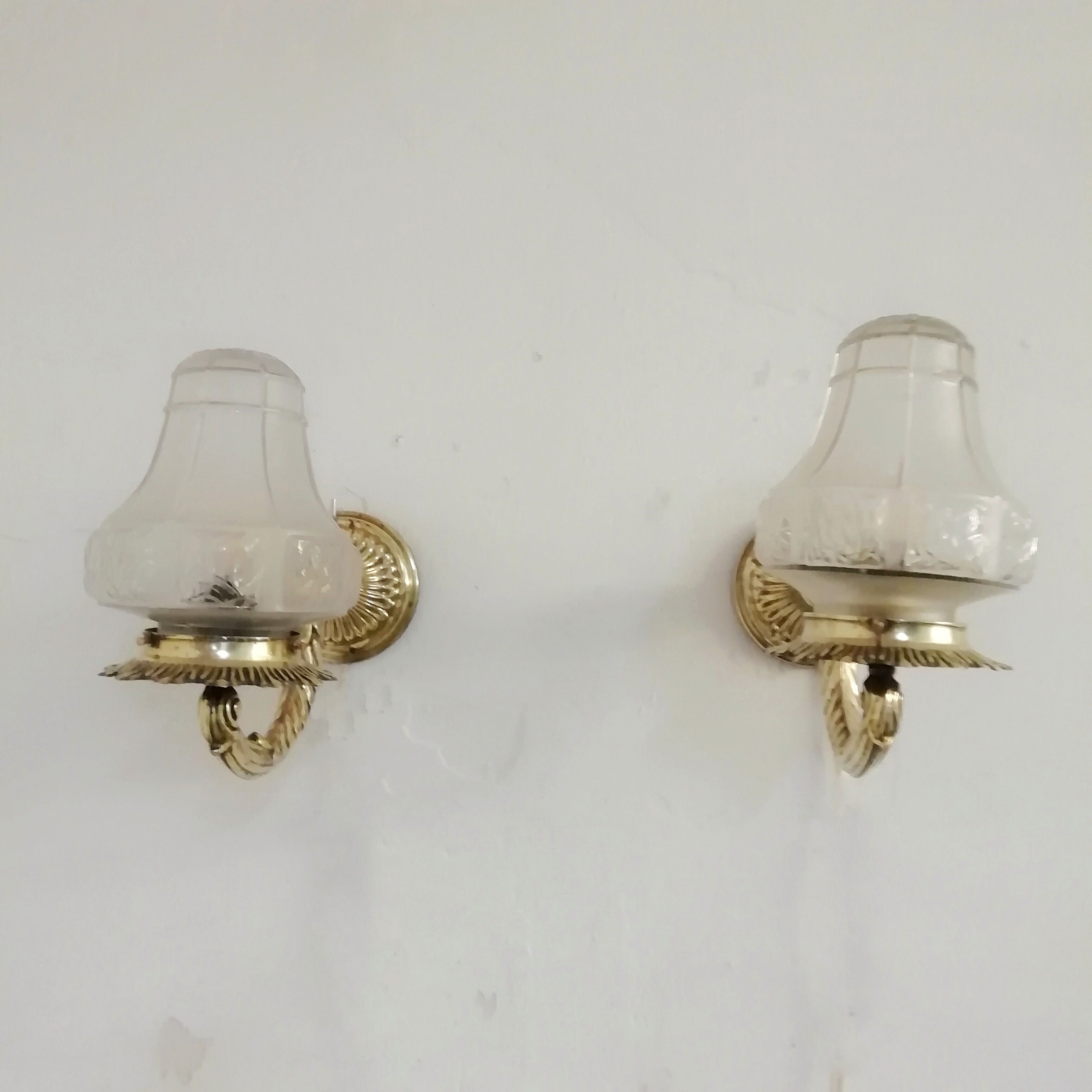 Brass and glass "art deco" wall light 1940