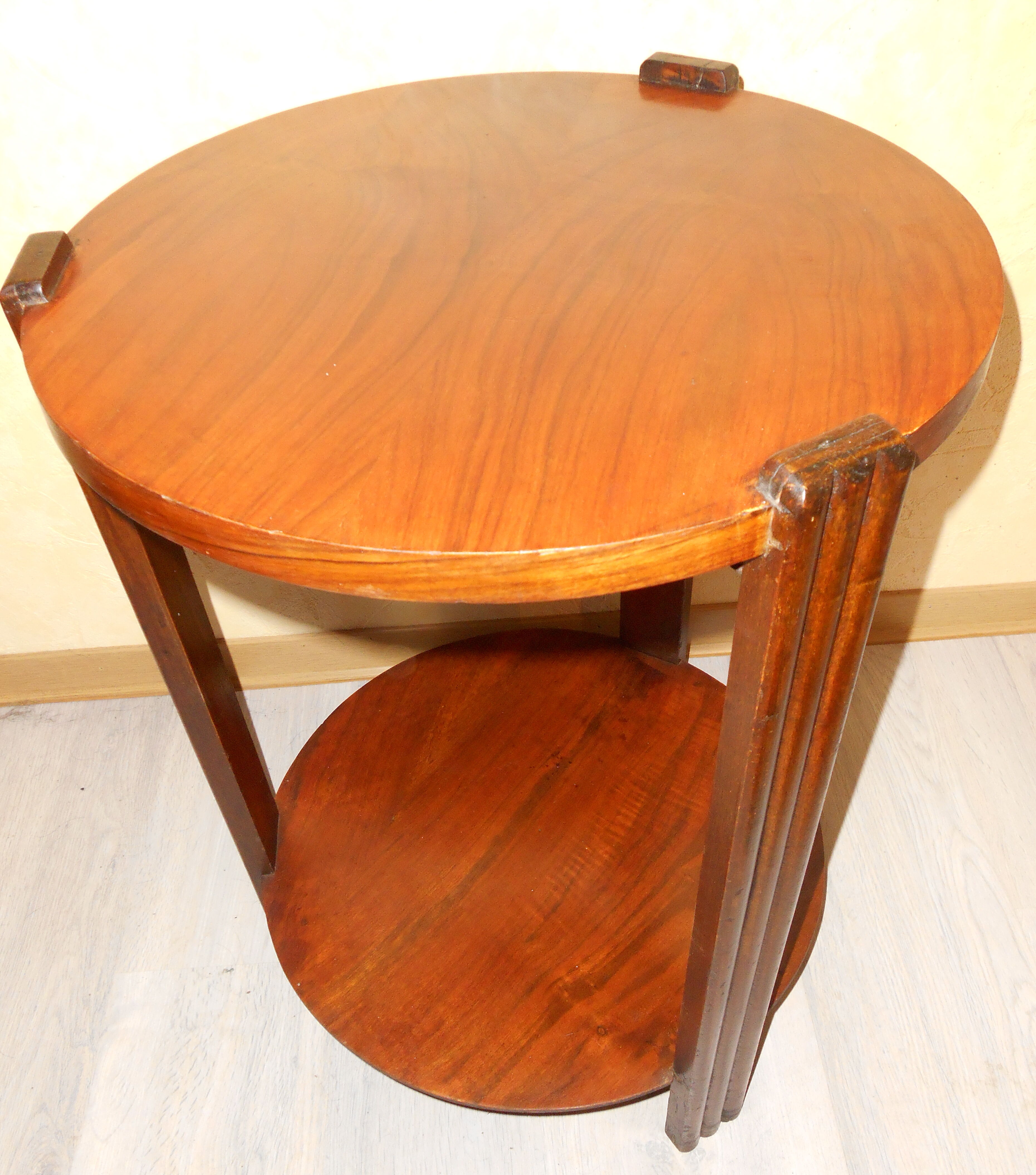 Pedestal table round vintage