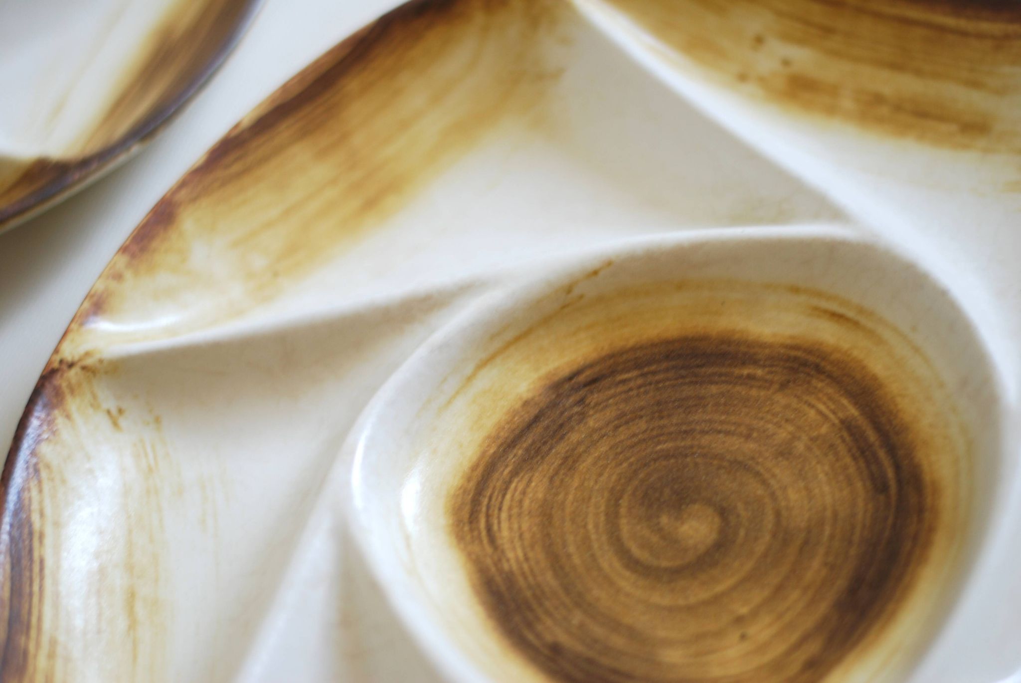 Divided plates in vintage French hand-painted stoneware "Longchamp"