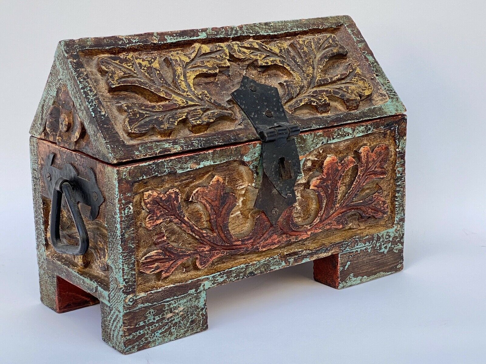 Neoghotic box carved wood inspiration renaissance xx eme polychrome