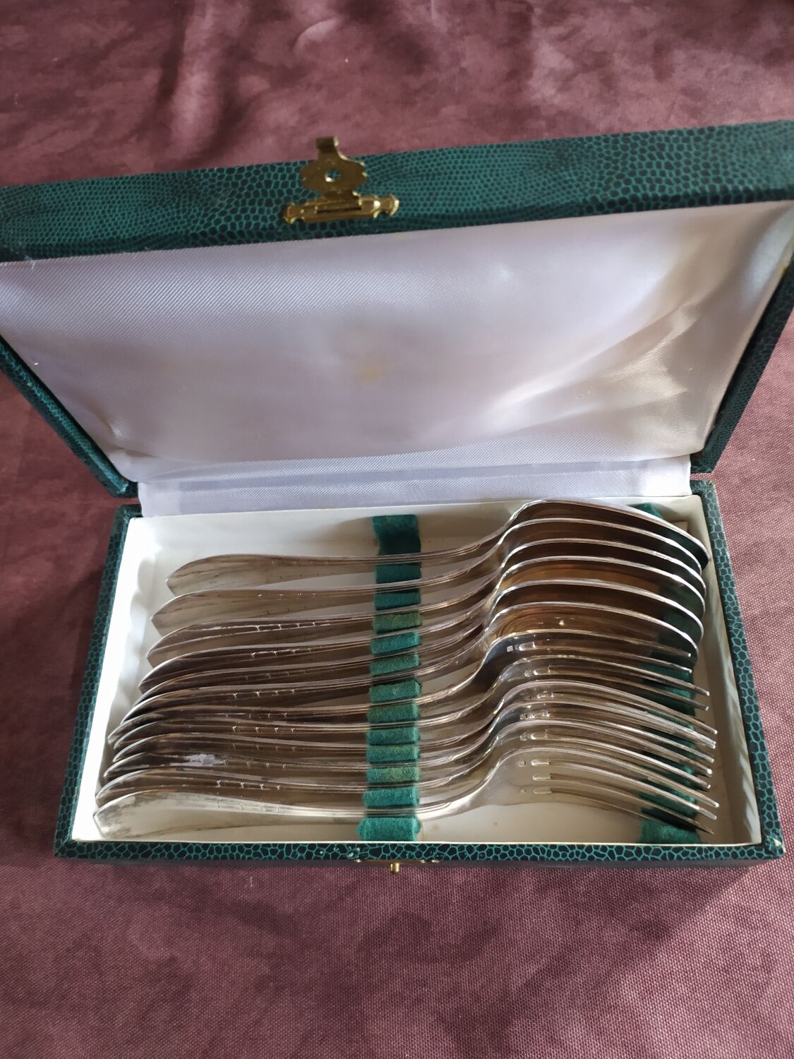 Silvered metal cutlery