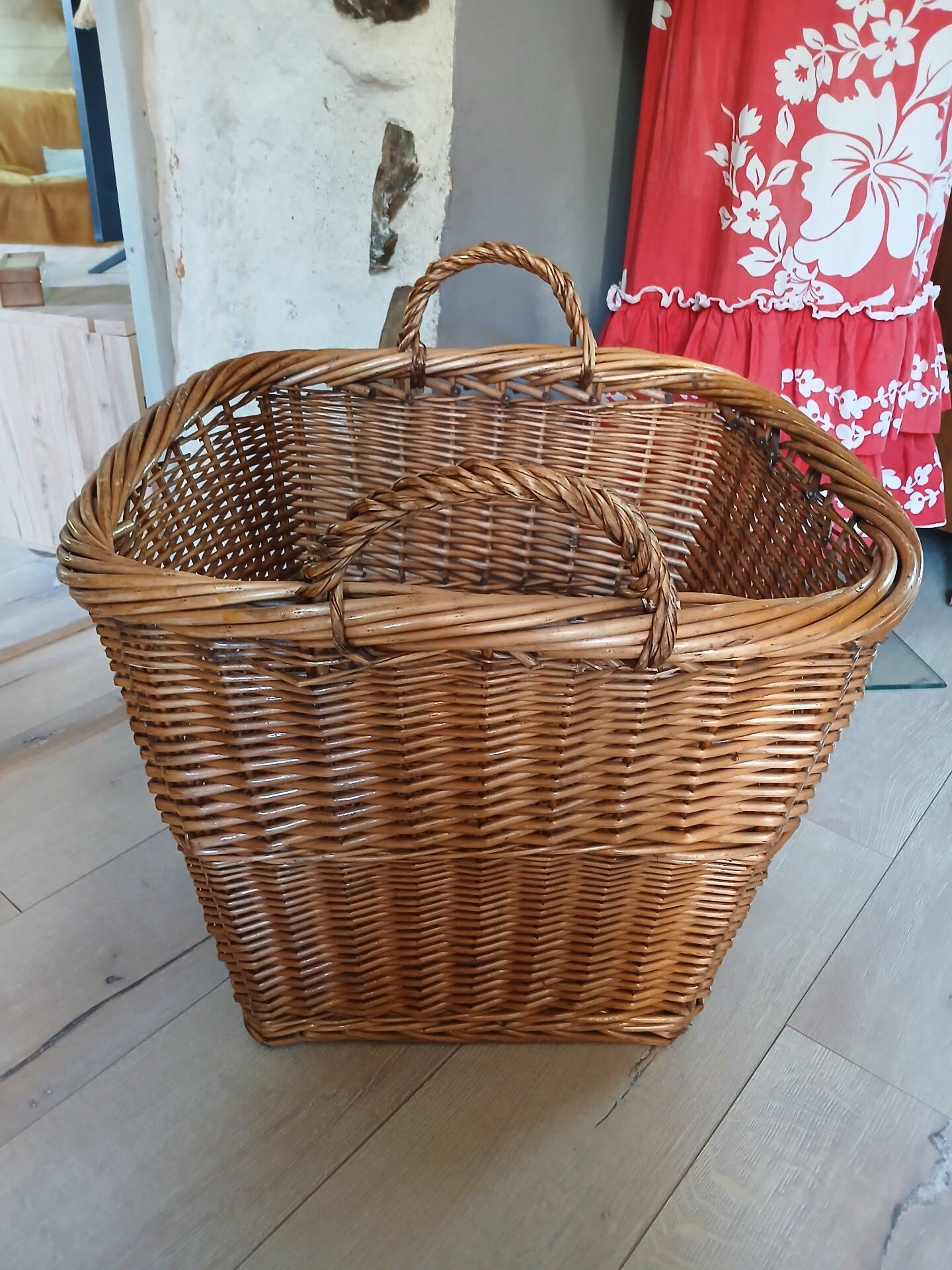 Wicker/rattan storage basket