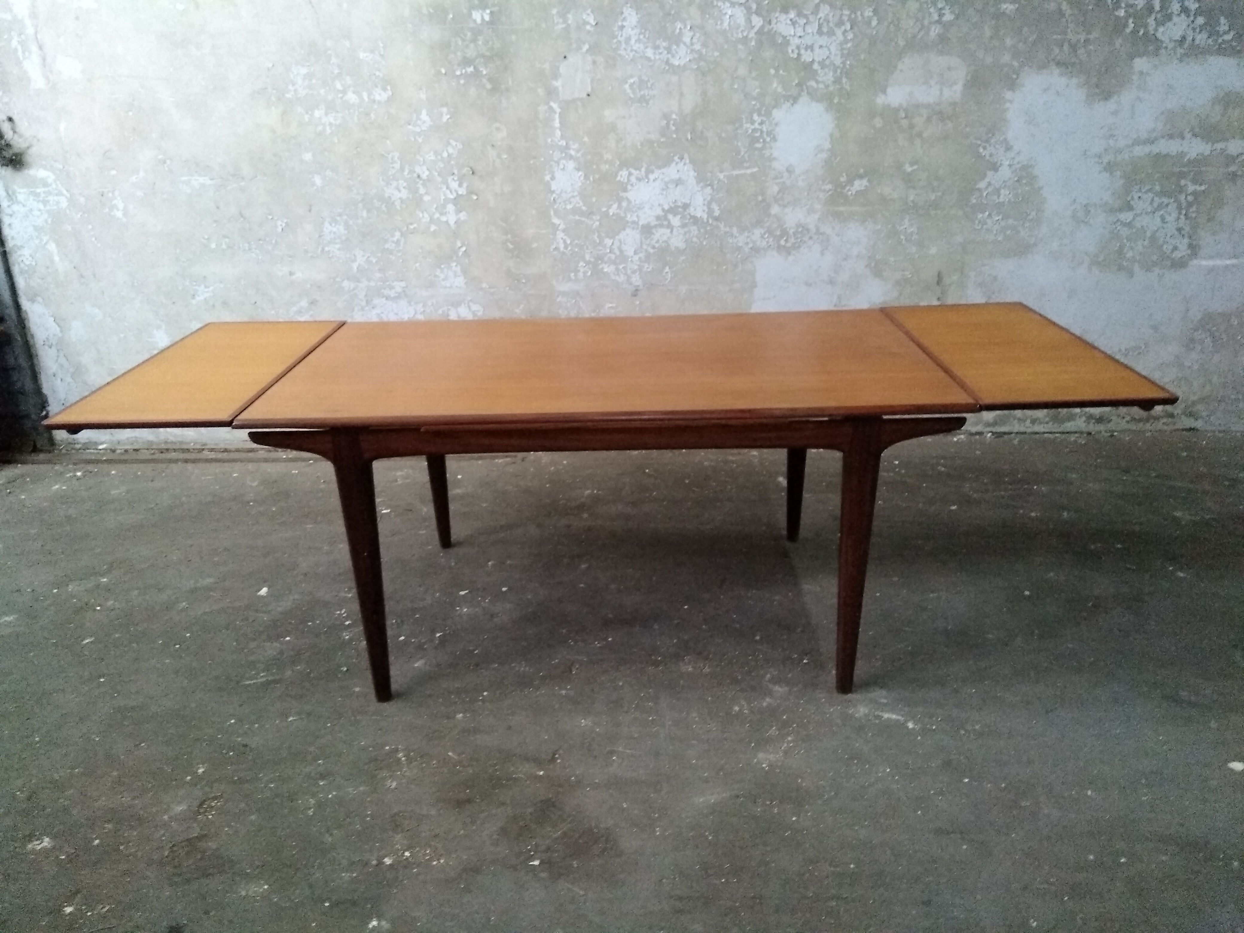 Scandinavian with extension dining table