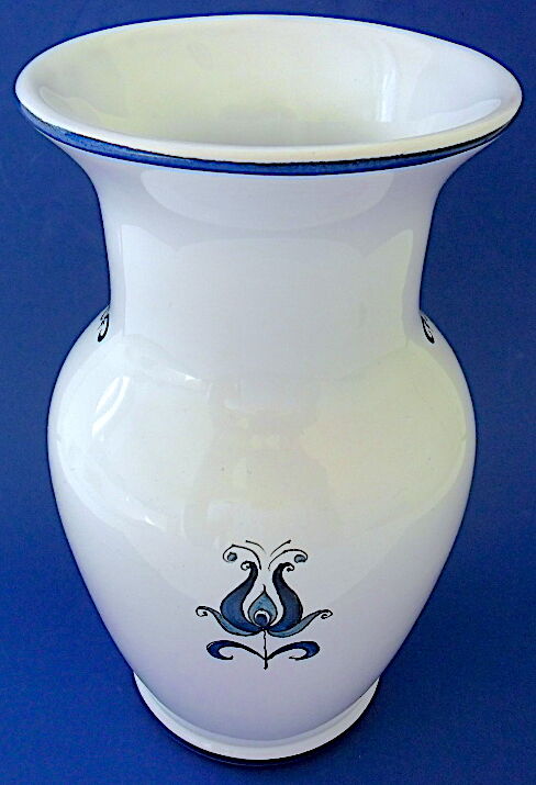 White-blue earthenware vase with stylized plant decoration