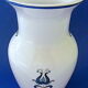 Vase en faïence blanc-bleu à décor végétal stylisé