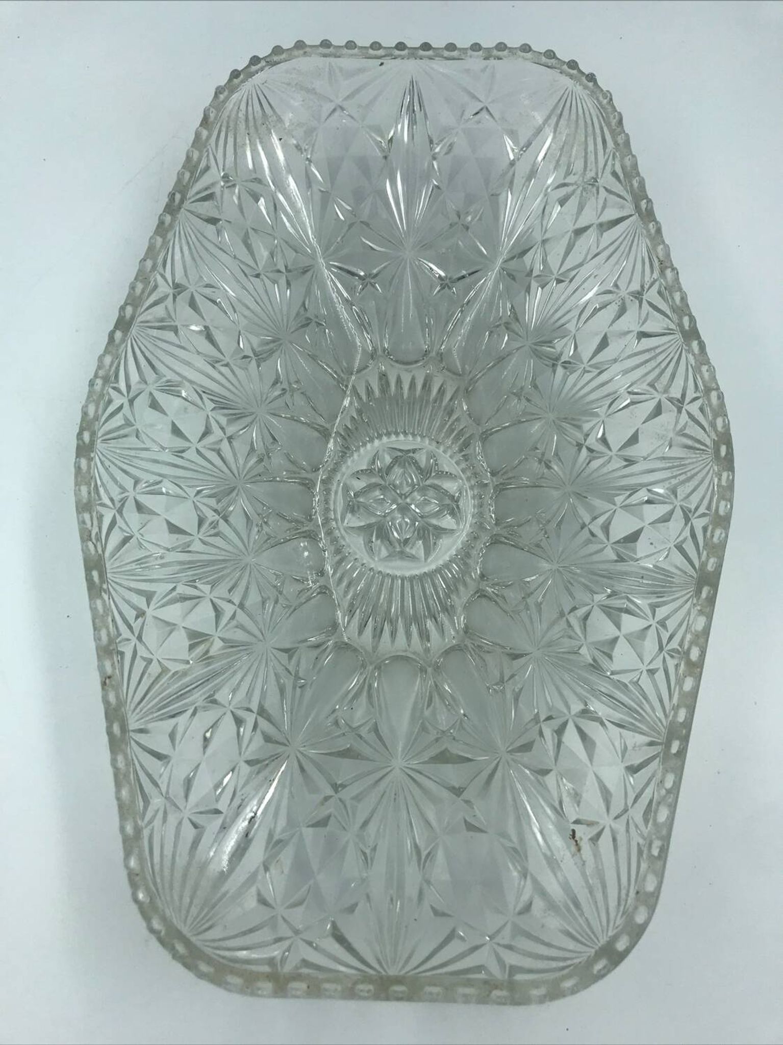 Grande coupe à fruits en verre, taillé et ciselé