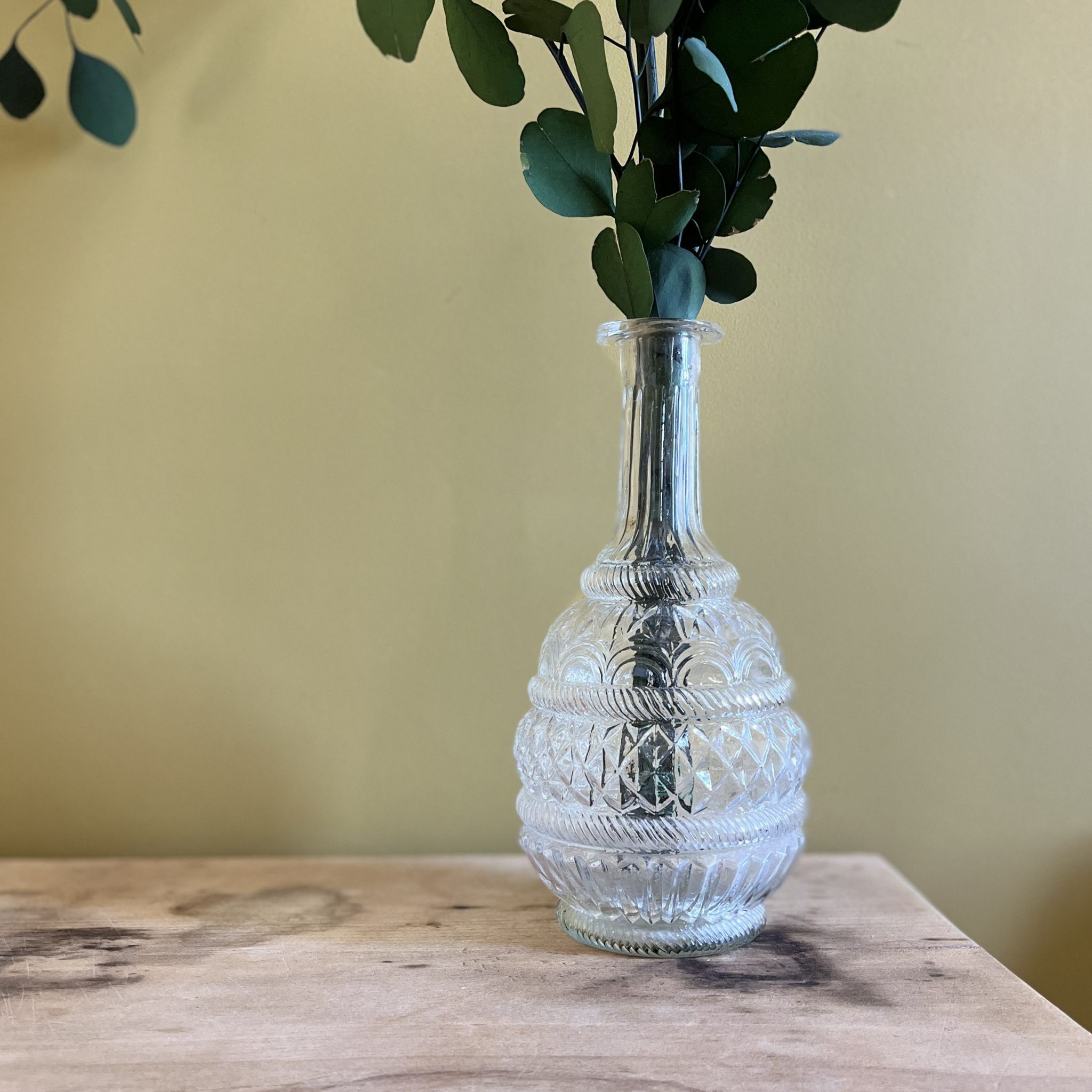 Blown glass decanter and relief decoration
