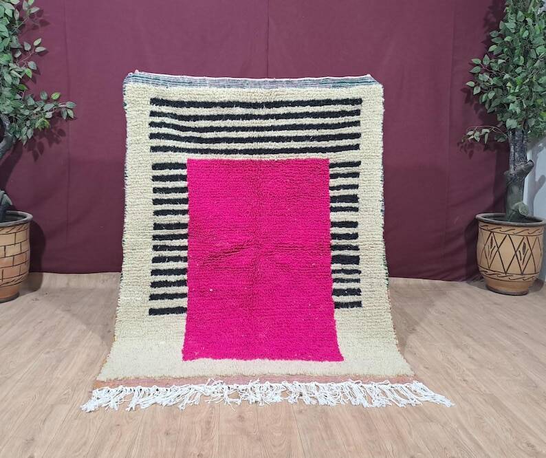 Traditional hand-woven Beni Ouraine rug, size 150 x 250 cm