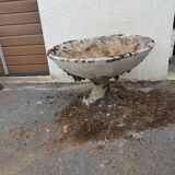 Reconstituted stone basin planter
