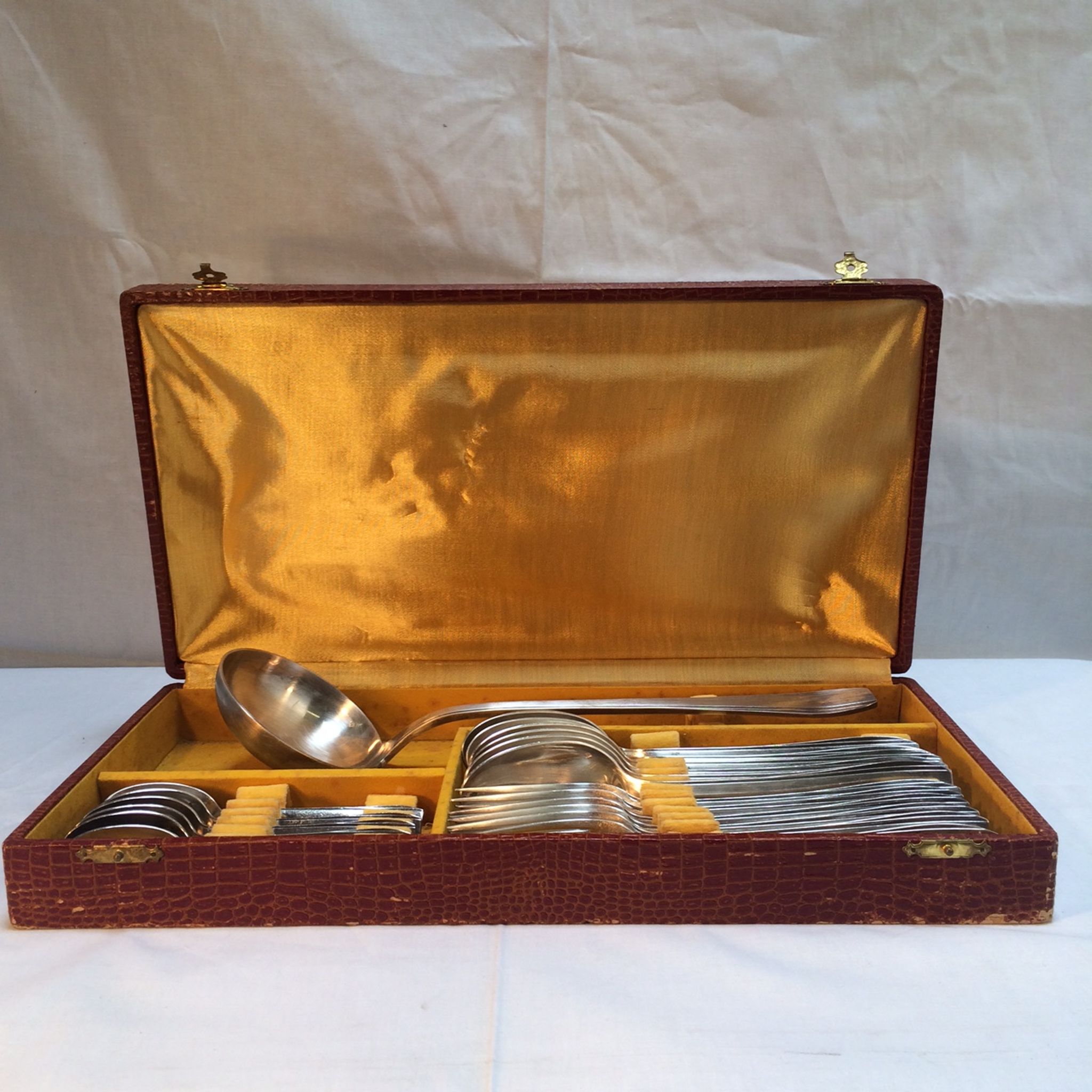 Housewife 19 pieces of silver metal with punch in its original case - Art Deco style