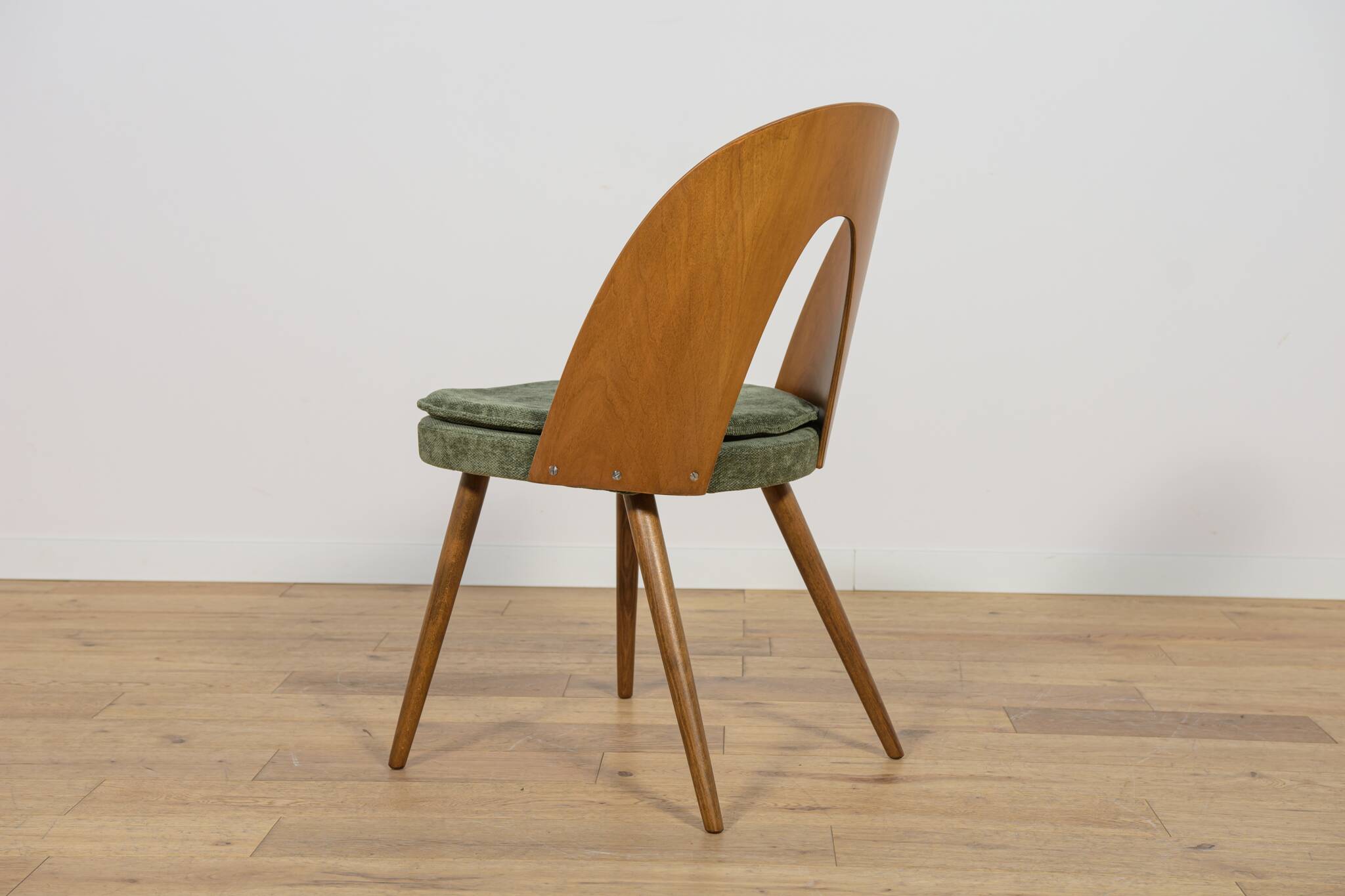 Chaises de salle à manger par Antonín Šuman pour Tatra, années 1960, lot de 4
