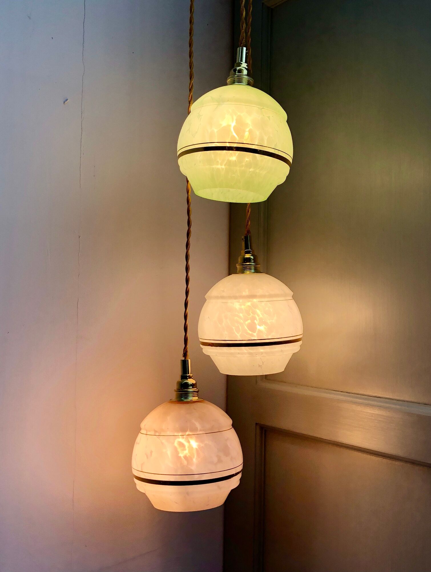 Suspension cascade three lights vintage globes in clichy glass pink white and green