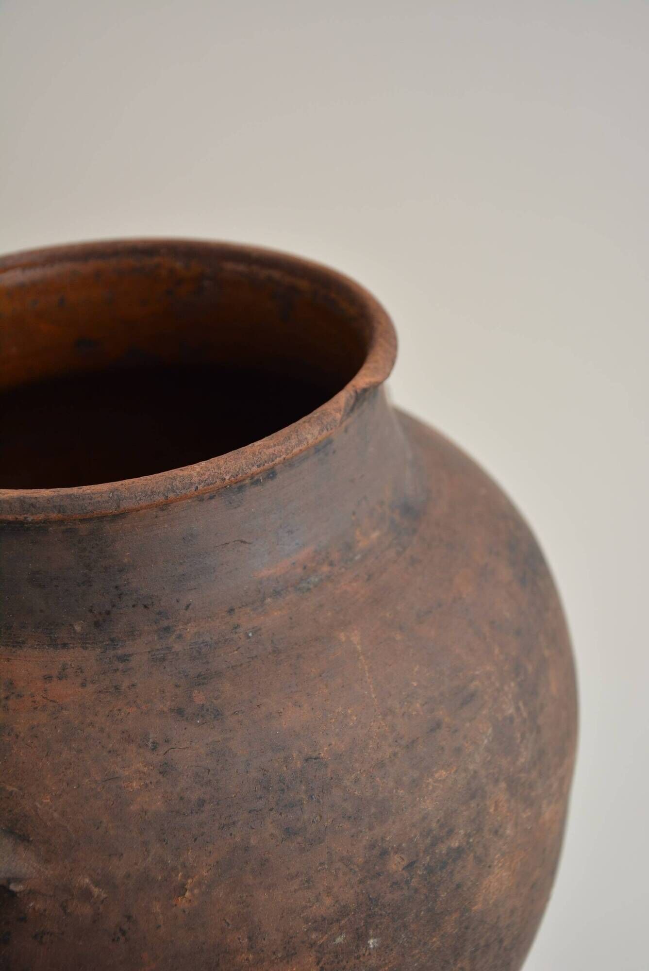 Vase ancien en terre cuite