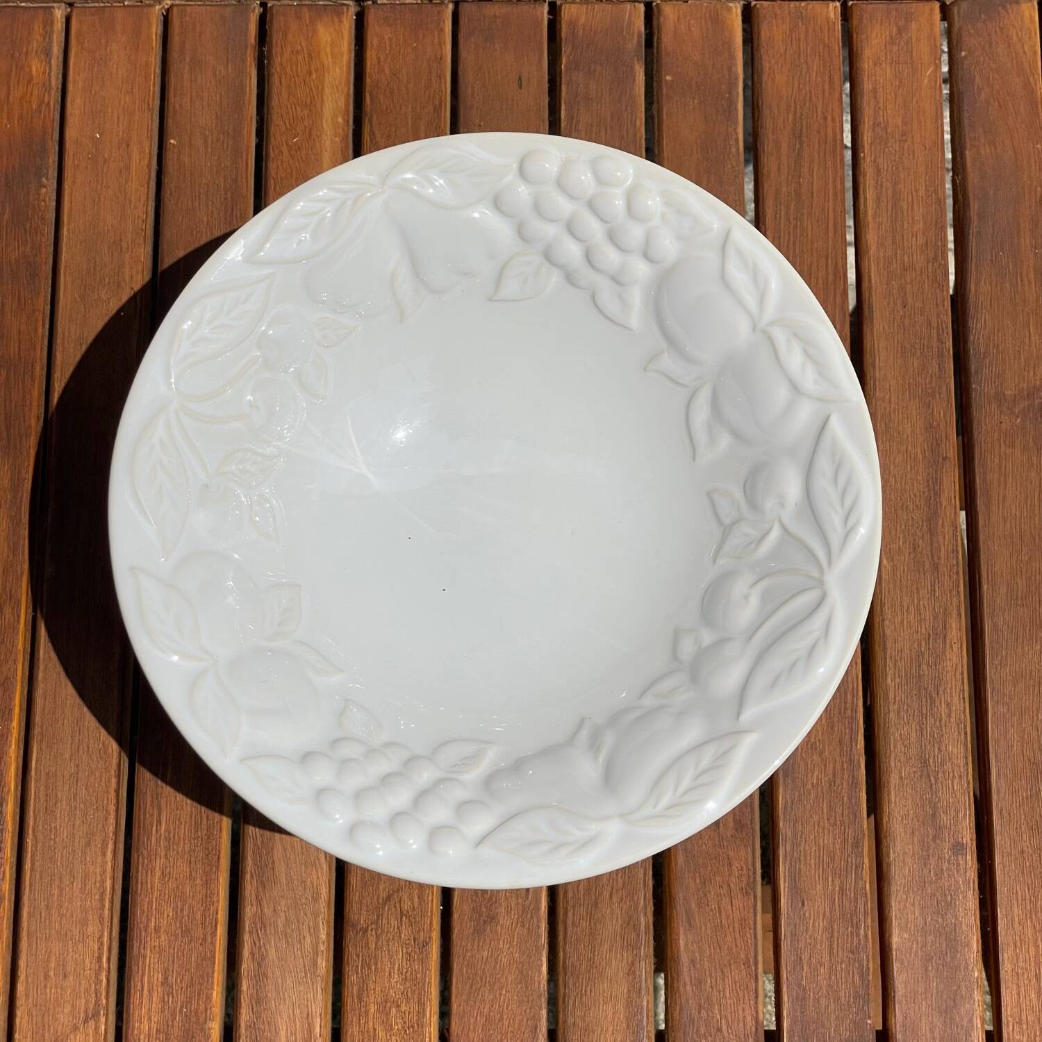 Fruit bowl with slip decoration