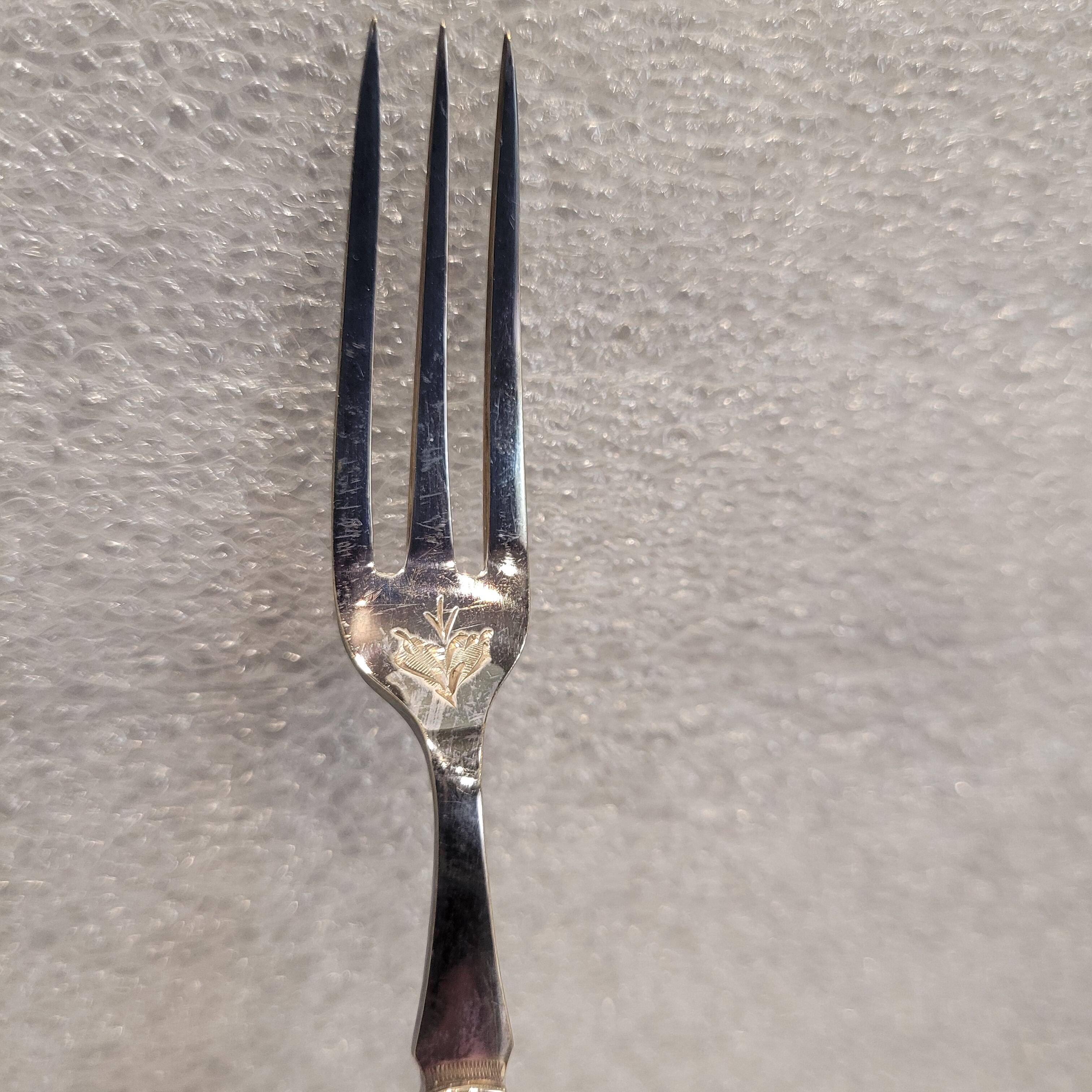 Cuberteria “Charles Boyton”, Victorian Style, Plate and nácar, s. XX – London, Reino Unido