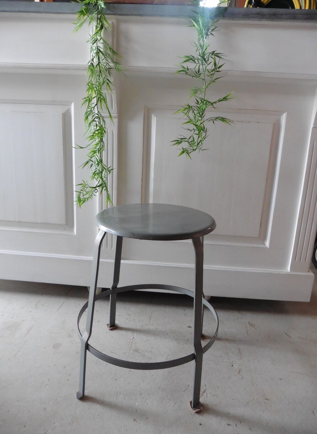 Lot de 12 tabourets d'usine