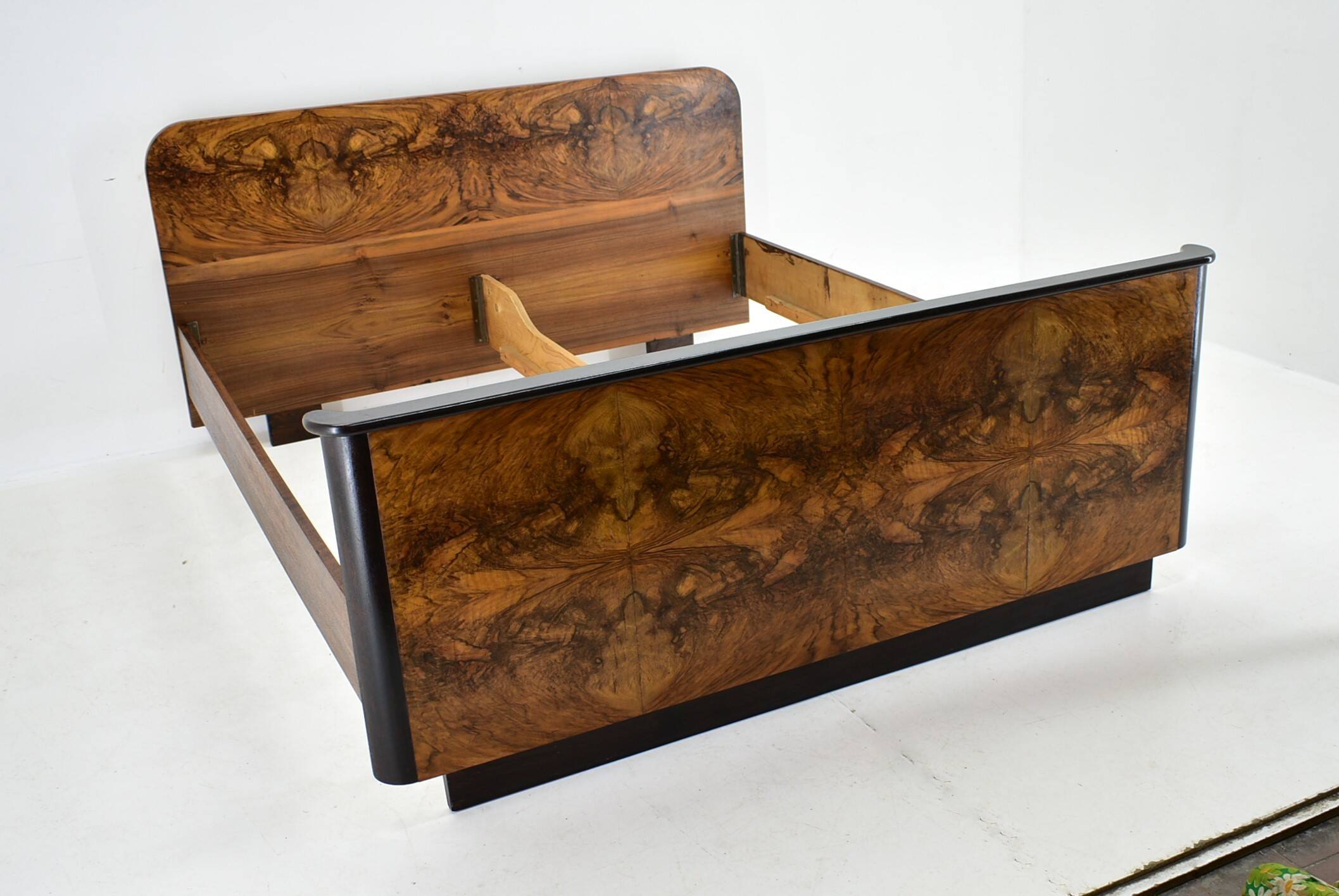 Art Deco double bed by Jindřich Halabala for Up Závody, 1945s