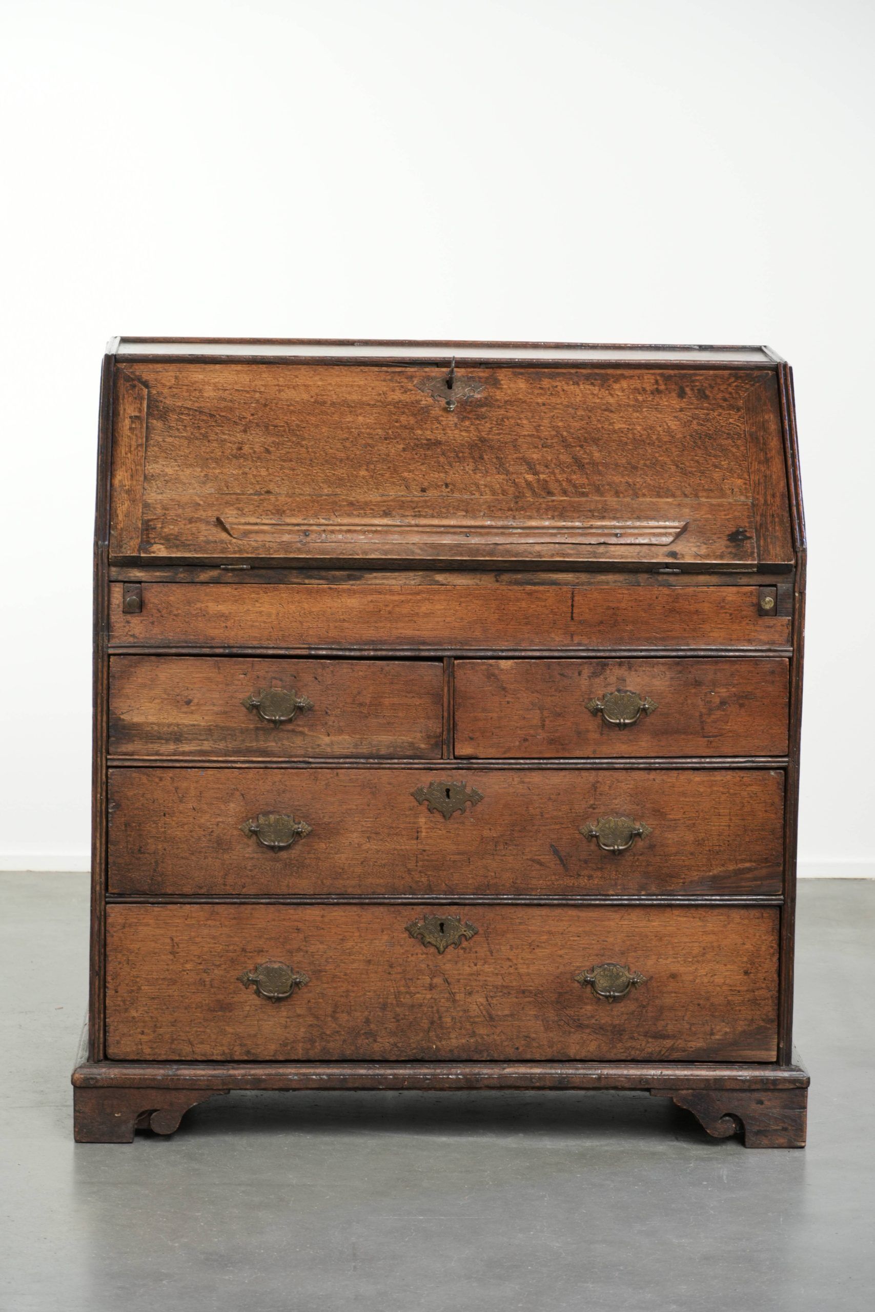 Secretary in ancient English oak from the early 18th century.