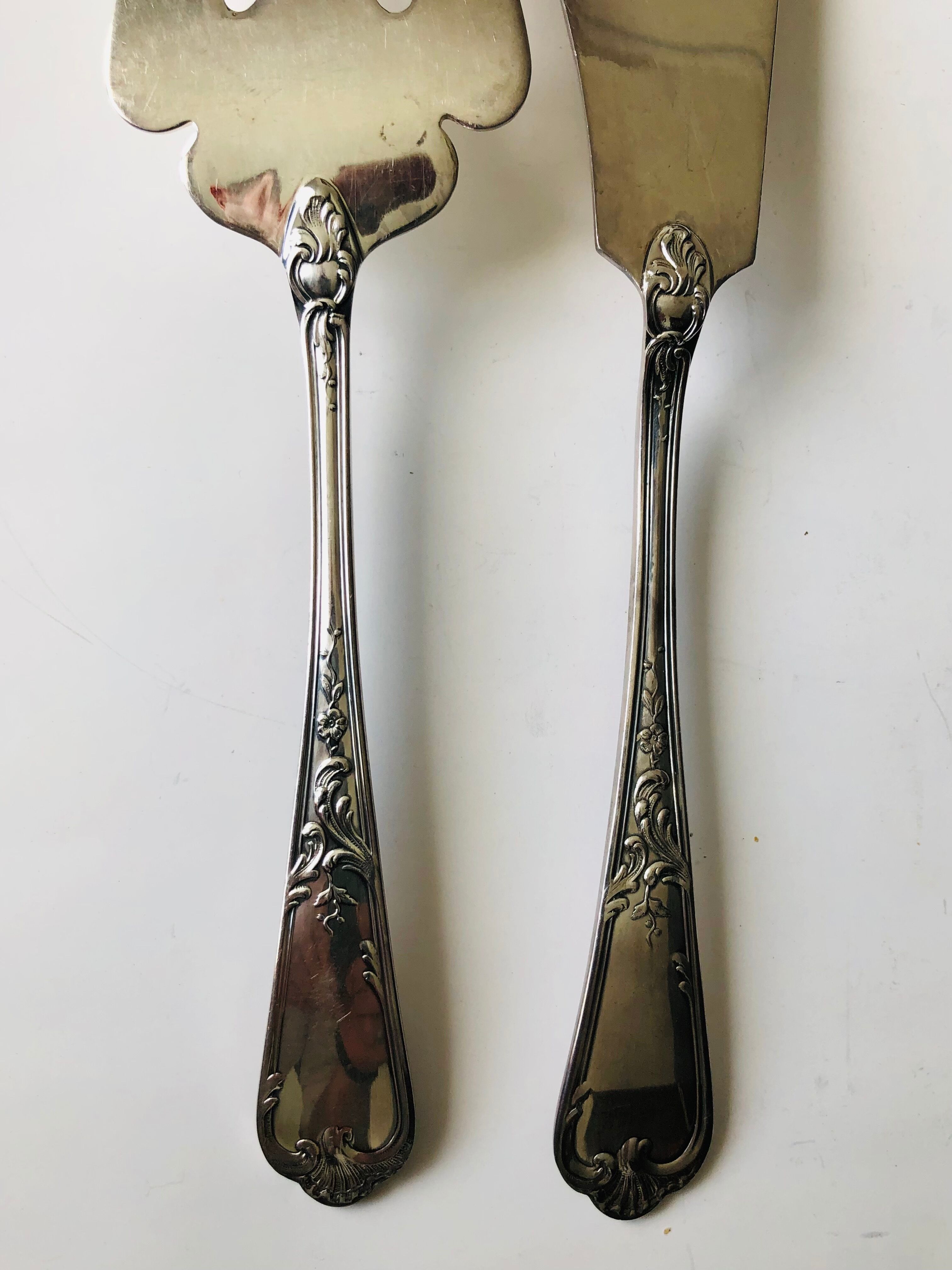 Silver metal fish service cutlery