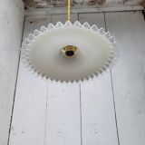 Serrated opaline suspension