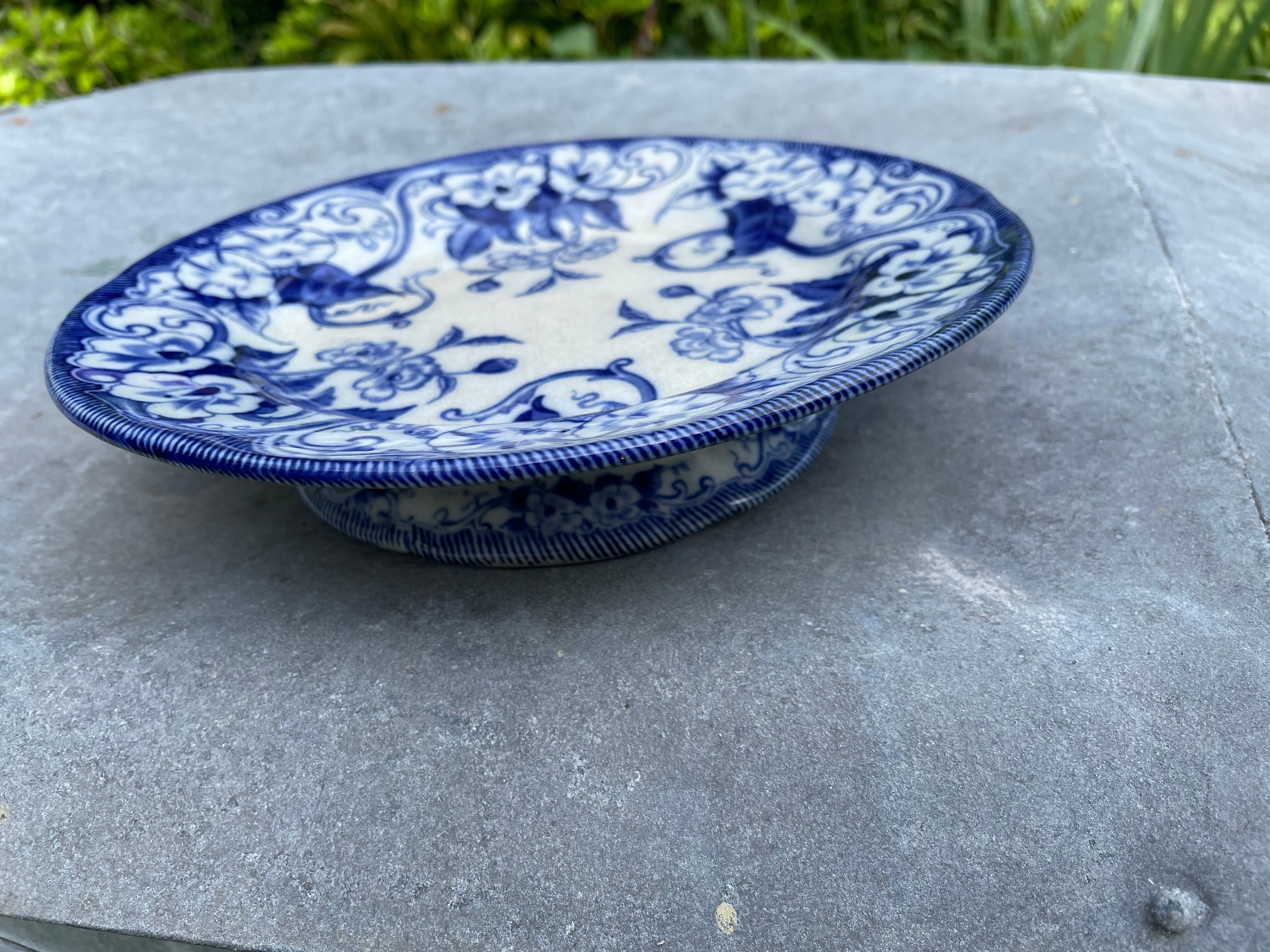 Plate with peedouche Creil & Montereau model Flora liseron