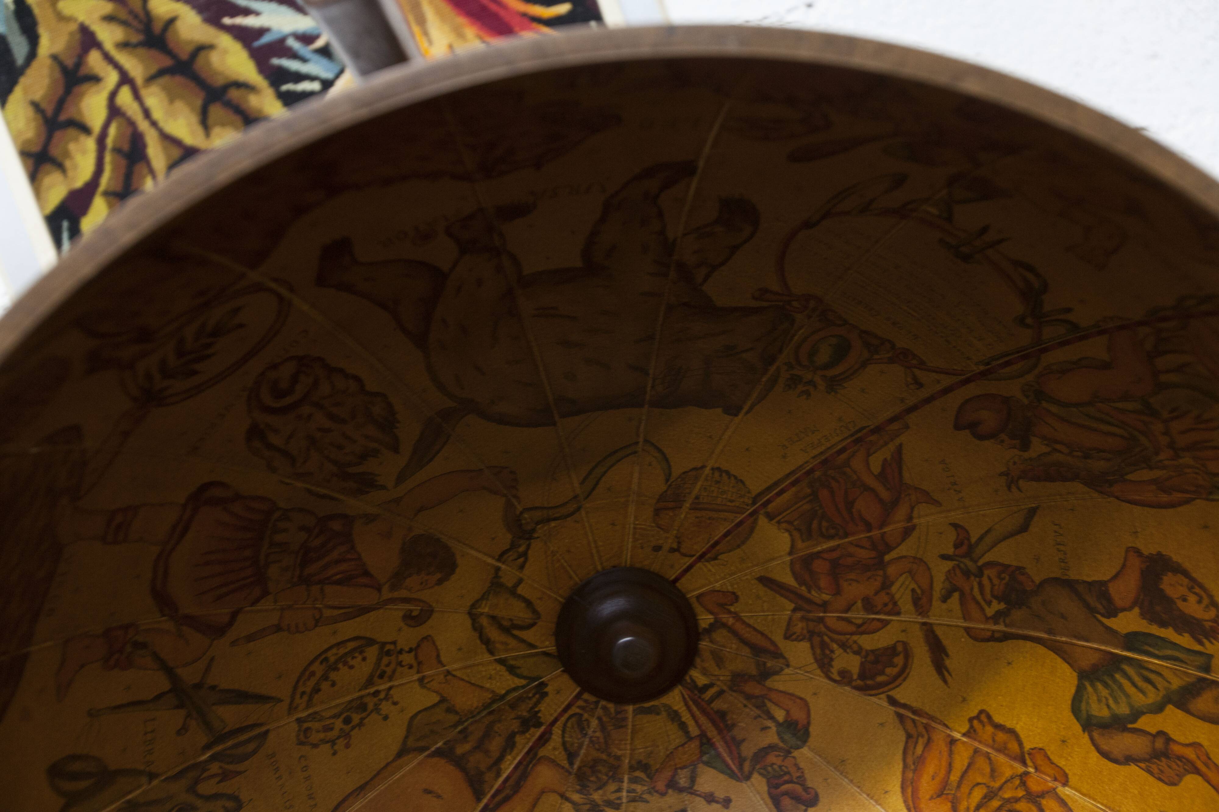 Bar globe maps rolling world