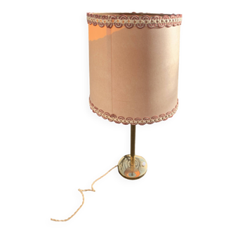 Table lamp, bedside lamp in golden brass, column feet, beige lampshade with trimmings, vintage