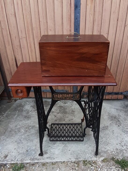 Singer's old sewing machine