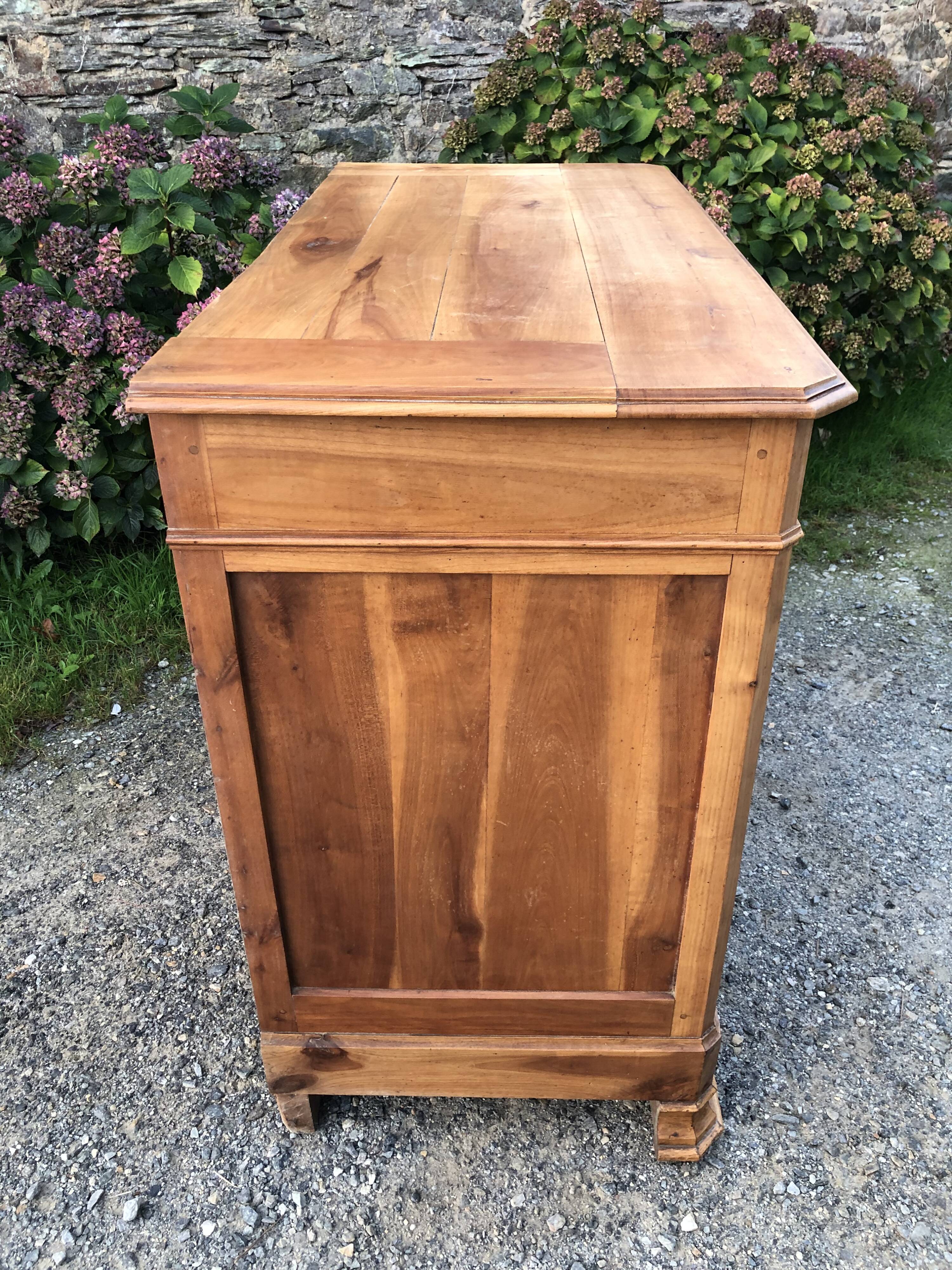 Old low sideboard in solid cherry wood from the 1900s.