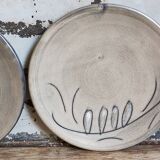 Duo of ceramic plates decorated with vintage foliage