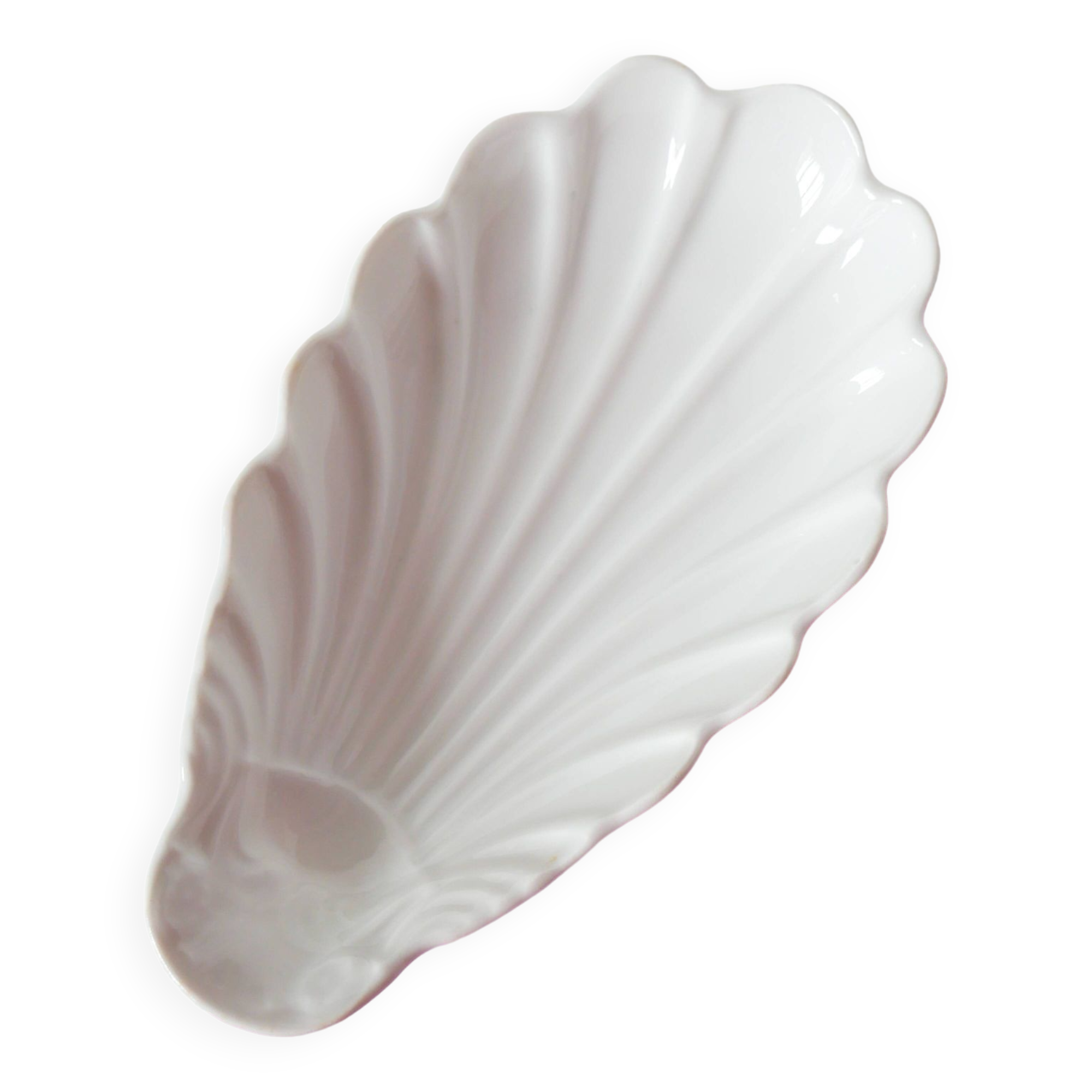 Shell-shaped ceramic pocket tray, 1960